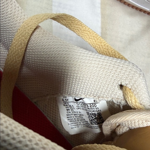 Nike Air Force 1 LV8 (GS or PS) in the "Pearl White/Sesame/White/Ale Brown 4.5Y - Picture 6 of 7